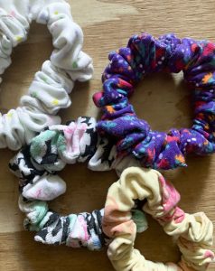 DIY: SCRUNCHIES